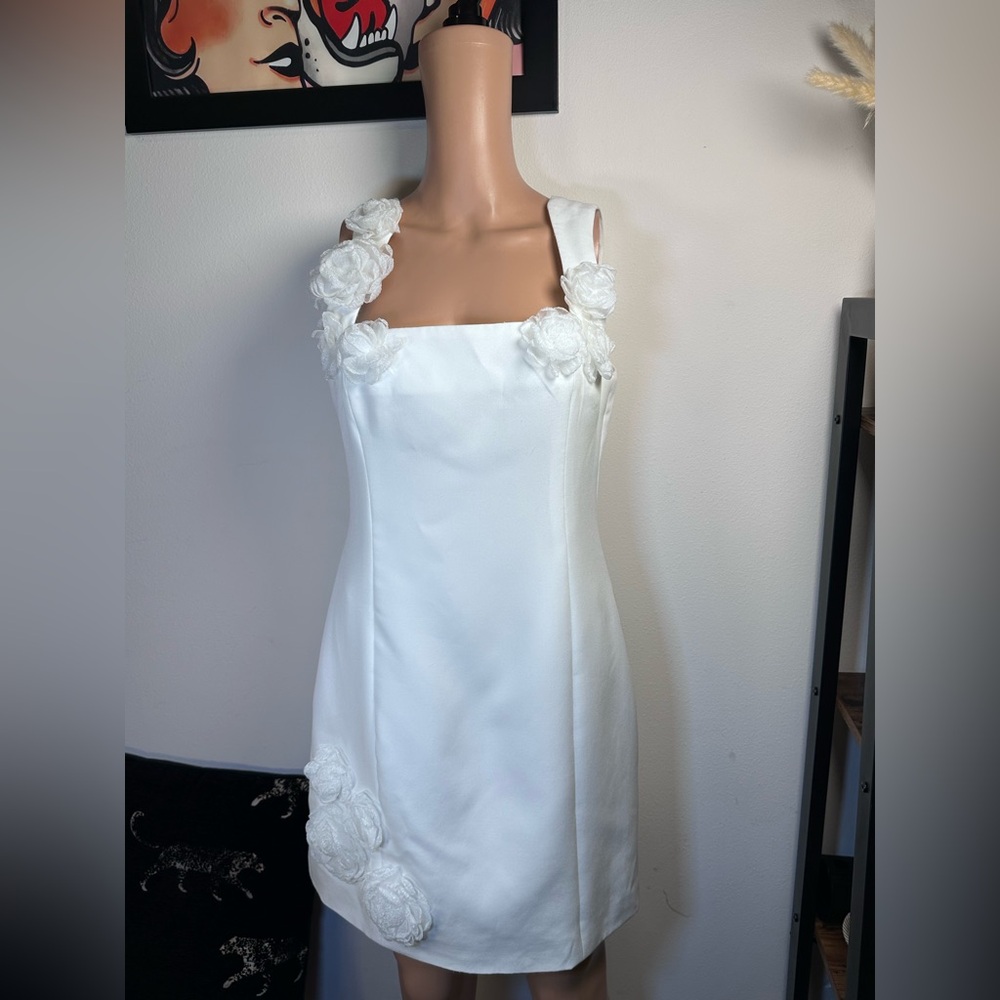 Elliatt Trompe Dress in ivory white mini flower wedding bridal bachelorette - Picture 4 of 13